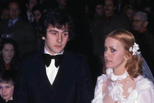 1671708929160058835.jpg w6.jpg